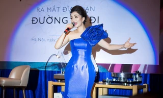 Phạm Thu Hà trong buổi giới thiệu album 'Đường em đi'.