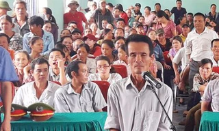 Bị cáo Dinh trước vành móng ngựa.