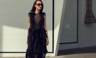 Lê Thuý khoe dáng siêu gầy khi diện cả 'cây đen' xuống phố