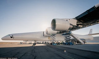 Chiếc Stratolaunch khổng lồ.
