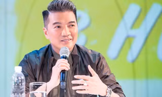 Ca sĩ Đàm Vĩnh Hưng trong buổi họp báo giới thiệu liveshow Sài Gòn Bolero & Hưng' tại Hà Nội.
