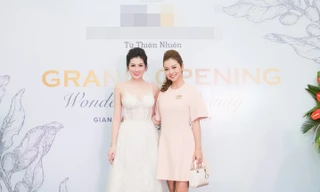 Á hậu Tú Anh gợi cảm 'đọ sắc' bên Jennifer Phạm