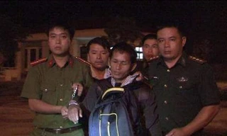 Băng rừng mang hai ba lô ma túy qua cửa khẩu