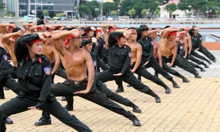 Nữ cảnh sát đặc nhiệm luyện khí công, võ thuật trước APEC