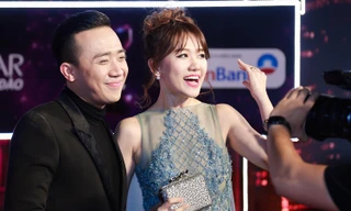 Hari Won cười 'tít mắt' bên Trấn Thành khi nhận giải thưởng âm nhạc