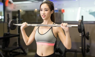 Hoa hậu Mỹ Linh khoe hình thể nóng bỏng trước khi thi Miss World