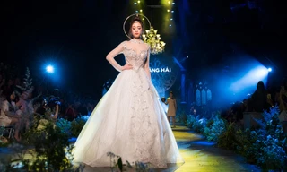 Váy của Hoa hậu Mỹ Linh được đấu giá 8.000 USD 