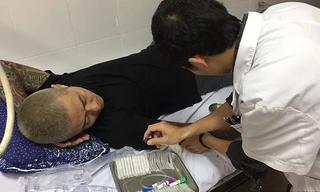 Tuấn Hưng nhập viện vì kiệt sức.