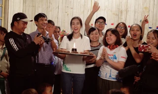 Hoa hậu Mỹ Linh đón sinh nhật đặc biệt với chiếc bánh bằng khoai lang