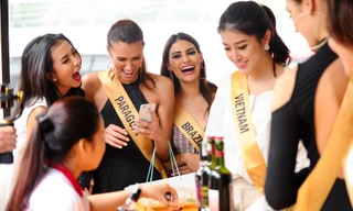 Dàn thí sinh Miss Grand thích thú thưởng thức đặc sản nổi tiếng Phú Quốc