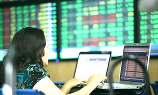 Hai sàn chứng khoán phiên này xanh điểm