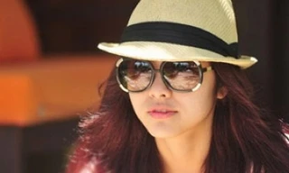 Chọn kính râm 'chất' như sao Việt