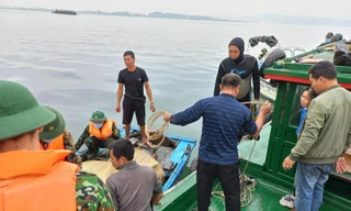 Va chạm với tàu vận tải trên vịnh Hạ Long, 2 vợ chồng ngư dân tử vong