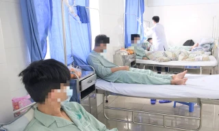 Bốn học sinh nhập viện cấp cứu sau khi hút thuốc lá điện tử