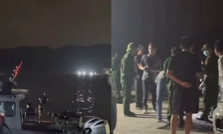 Nhóm người nhập cảnh trái phép chạy tán loạn khi tàu vừa cập bến ở Quảng Ninh