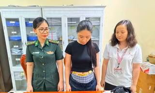 Người phụ nữ quấn quanh người 4kg vàng nhập cảnh qua cửa khẩu Móng Cái