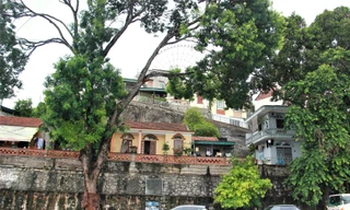 Sống thấp thỏm trên nóc nhà tù 113 năm tuổi