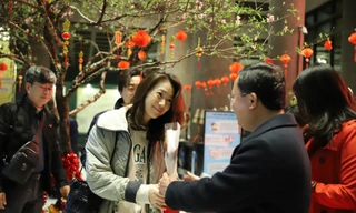 Đoàn khách quốc tế đầu tiên tới vịnh Hạ Long trong năm mới