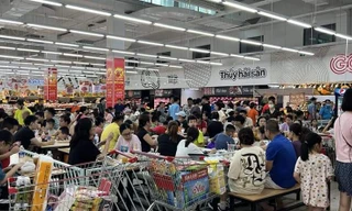 Khóc - cười nghìn lẻ một kiểu tránh nóng 'mùa mất điện' 