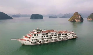 Quảng Ninh cách ly du thuyền 5 sao cùng 182 người trên vịnh Hạ Long