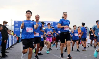 Hơn 5.000 vận động viên chạy bên bờ vịnh di sản