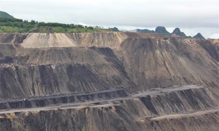 Quảng Ninh dùng đất đá thải mỏ làm vật liệu san lấp