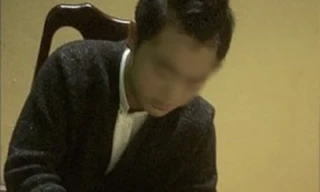 Phải đeo còng số 8 vì dám trộm vàng đeo trên tượng ở đền thờ Đức ông