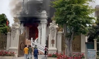 ‘Lâu đài’ hàng trăm tỷ bốc cháy ngùn ngụt ở Quảng Ninh