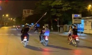 Hai nhóm thanh niên vác dao rượt đuổi như phim hành động