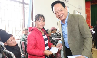 'Chúa đảo' Tuần Châu ủng hộ quỹ vắc xin 100 tỷ đồng