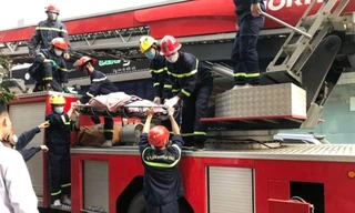 Rơi từ tầng 8 chung cư xuống, bé gái 12 tuổi tử vong