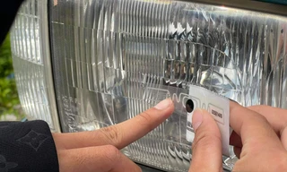 Cận cảnh người dân tranh thủ dán thẻ ETC trước giờ 'G'