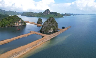 Dự án khu đô thị quây núi đá vịnh Hạ Long làm 'hòn non bộ'