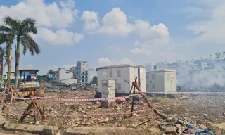 Thu dọn bãi rác 'khủng’ giữa trung tâm Hạ Long sau phản ánh của Tiền Phong