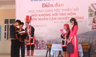 Học sinh dân tộc thiểu số tham gia diễn đàn bình đẳng giới