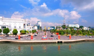 Quảng Ninh rực sáng sắc màu trước ngày lễ lớn