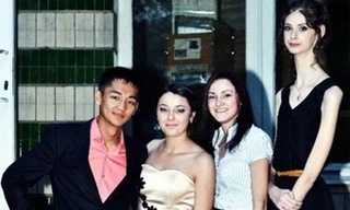 Kỳ lạ cô gái 'hươu cao cổ' đẹp như tiên