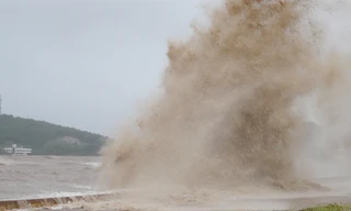 Sáng mai, bão số 1 suy yếu thành áp thấp