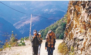 Lầm lũi vượt đường xa