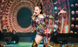 Thu Minh diễn nóng bỏng ở chung kết Mister Vietnam với quần 'một mất, một còn'