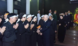 Hình ảnh lãnh đạo Đảng, Nhà nước viếng Trung tướng Đồng Sỹ Nguyên