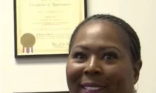 Nữ lao công tự học trở thành hiệu phó