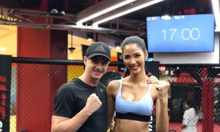 Hoàng Thuỳ khoe vòng eo gợi cảm, tích cực tập luyện cho Miss Universe 2019