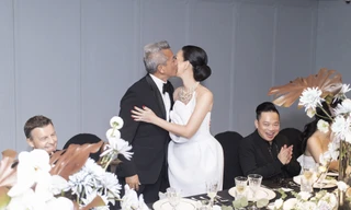 Diễm My hôn chồng say đắm nhân kỷ niệm 25 năm cưới