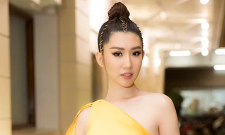 'Hân Hoa hậu' méo mặt vì mất túi hàng hiệu khi lên nhận giải Mai Vàng