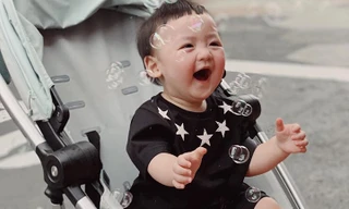 Á hậu Tú Anh công khai diện mạo quý tử, sao Việt 'bấn loạn' vì vẻ đáng yêu