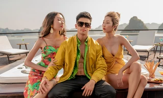 Trọng Hiếu khoe sáu múi bên dàn mẫu nóng bỏng trên du thuyền 5 sao