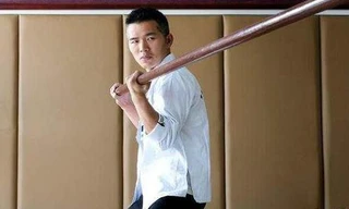 Dư Xương Hoa là sư phụ của Đinh Hạo, và tự nhận là được đại sư Hoàng Thuần Lương chân truyền.