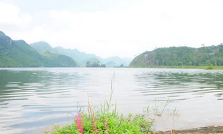 Đắng lòng tiễn đưa tám nữ học sinh đuối nước