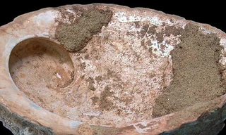 Khai quật 'xưởng sơn' đầu tiên của loài người